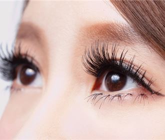 Hàng mi cong vút sau khi nối mi Hàng mi cong vút sau khi nối mi