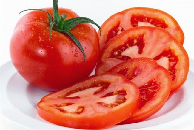 Đắp mặt nạ trị mụn và vết thâm cà chua cùng dưa chuột Đắp mặt nạ trị mụn và vết thâm cà chua cùng dưa chuột