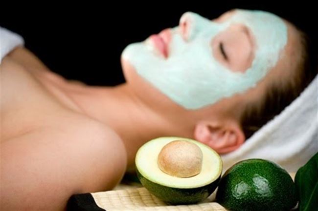 Da trắng mịn màng khi đắp mặt nạ bơ Da trắng mịn màng khi đắp mặt nạ bơ
