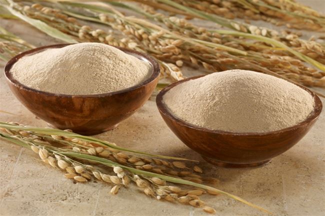 Đắp mặt nạ cám gạo làm trắng da trị nám Đắp mặt nạ cám gạo làm trắng da trị nám