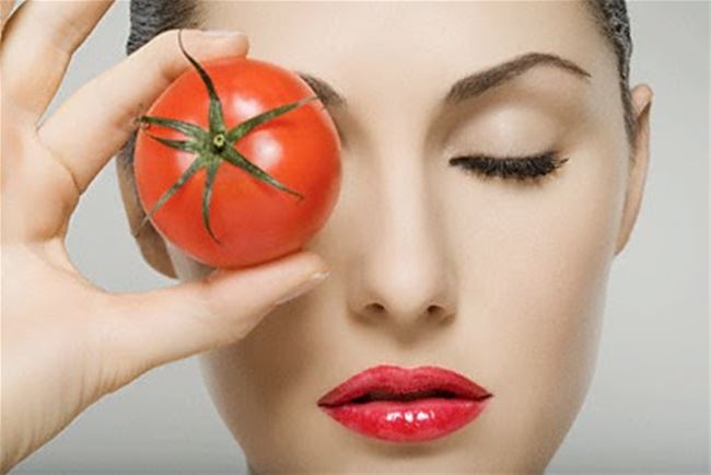 đắp mặt nạ tự nhiên cà chua và mật ong đắp mặt nạ tự nhiên cà chua và mật ong