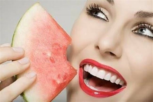 Làm trắng da bằng dưa hấu Làm trắng da bằng dưa hấu