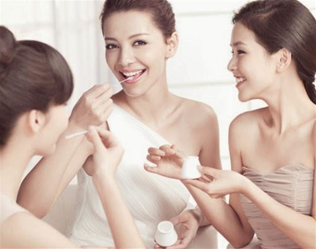 Rửa mặt làm trăng da bằng sữa tươi Rửa mặt làm trăng da bằng sữa tươi